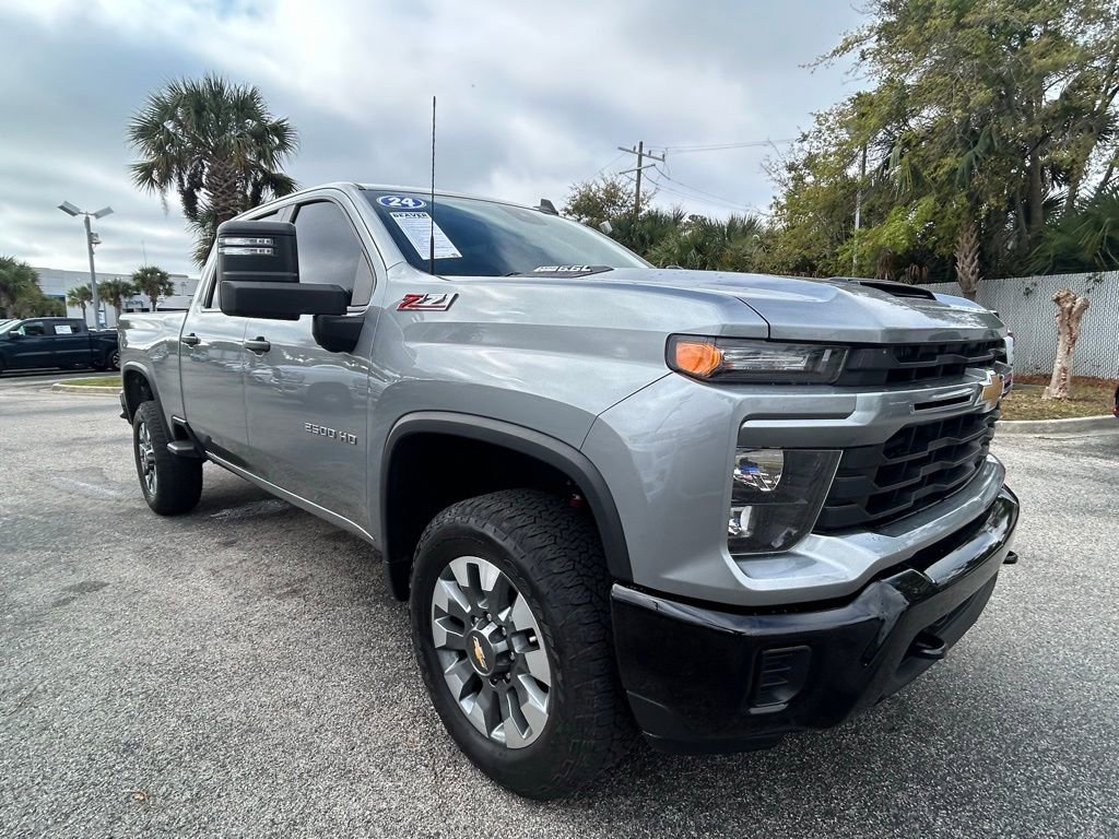 Used 2024 Chevrolet Silverado 2500 Custom w/ Custom Value Package image 9