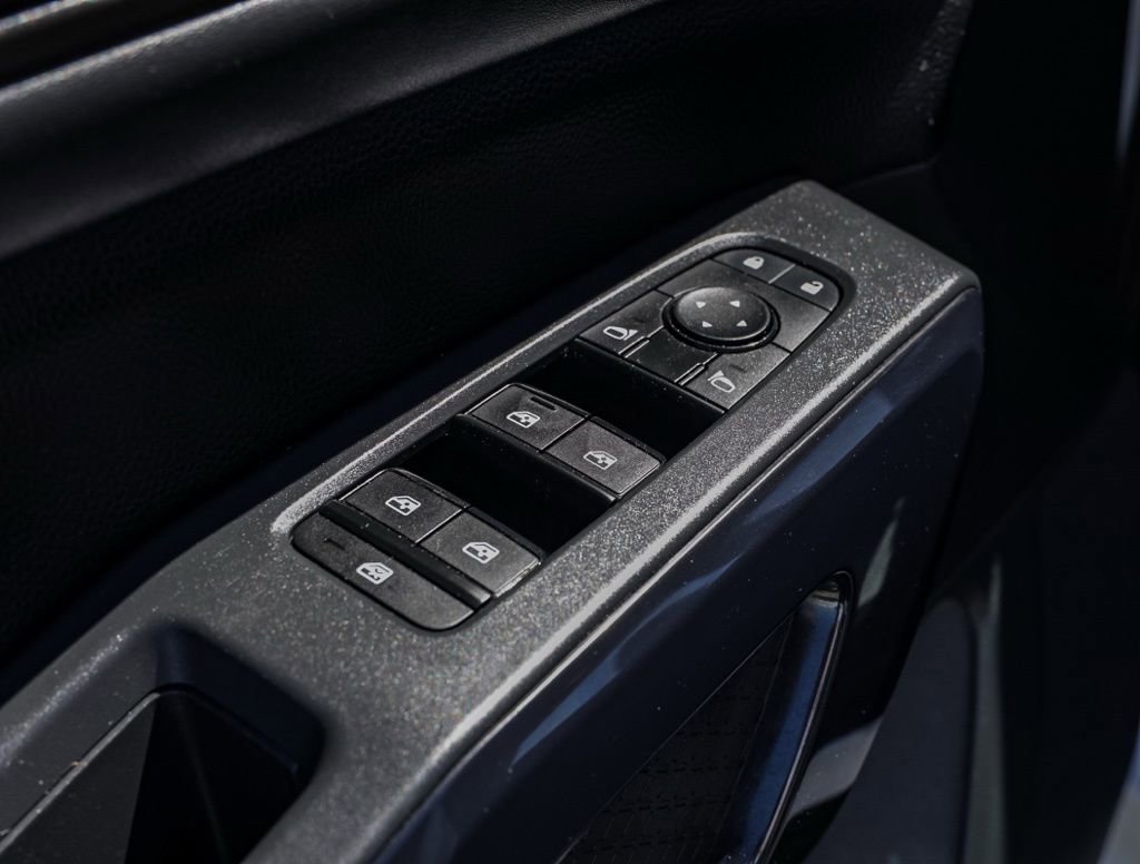 Used 2025 Nissan Pathfinder SV image 14