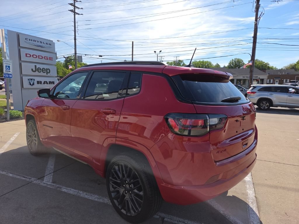 Certified 2022 Jeep Compass Limited w/ (RED) Package AWD/4WD image 9
