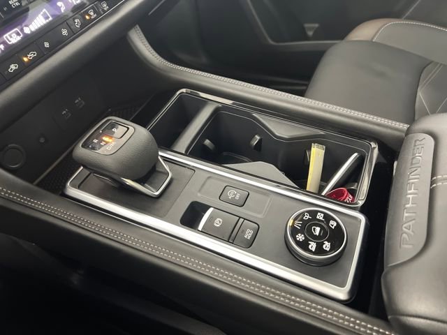 Used 2024 Nissan Pathfinder Platinum image 25