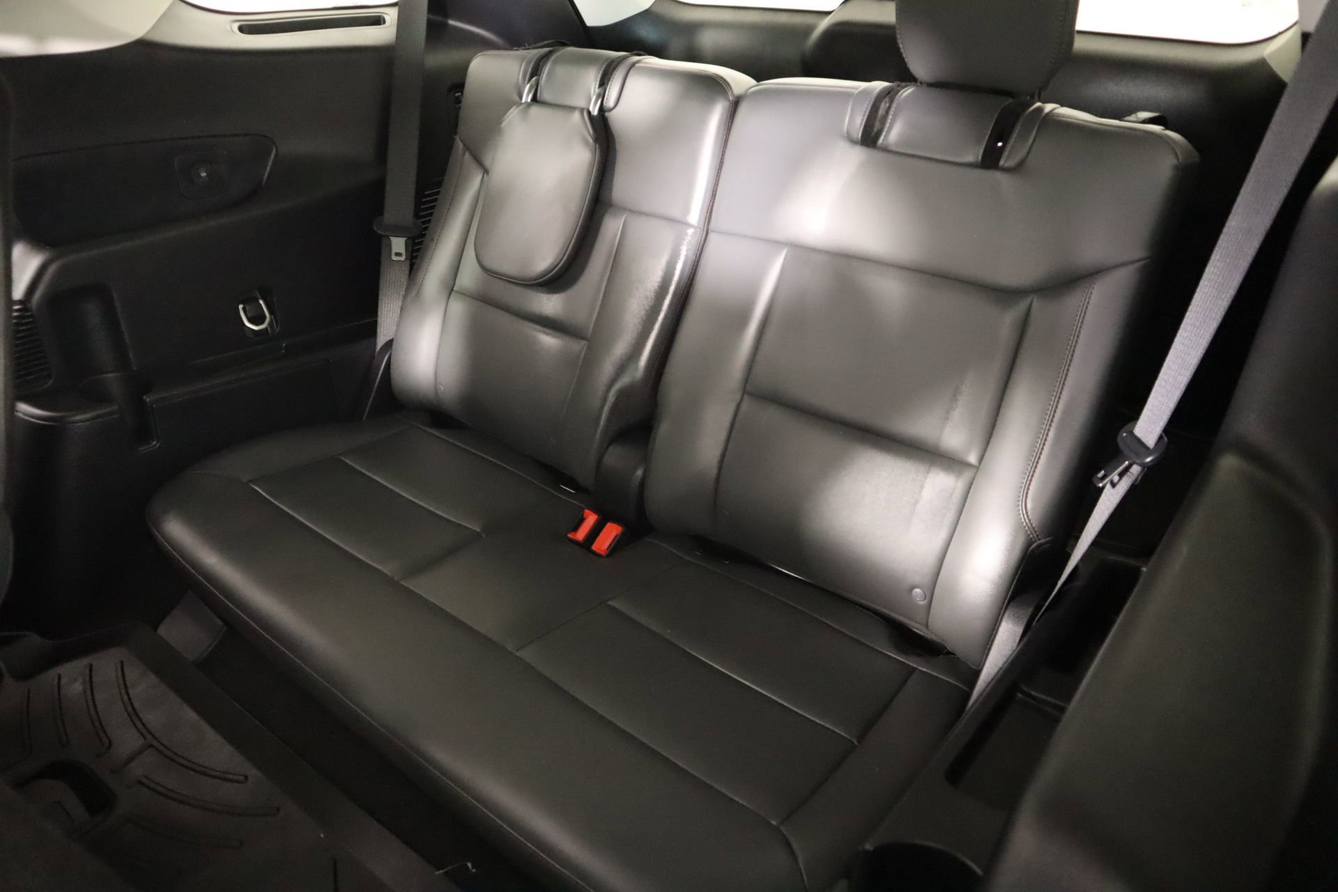 Used 2025 Ford Explorer Active w/ Active Comfort Package RWD image 14