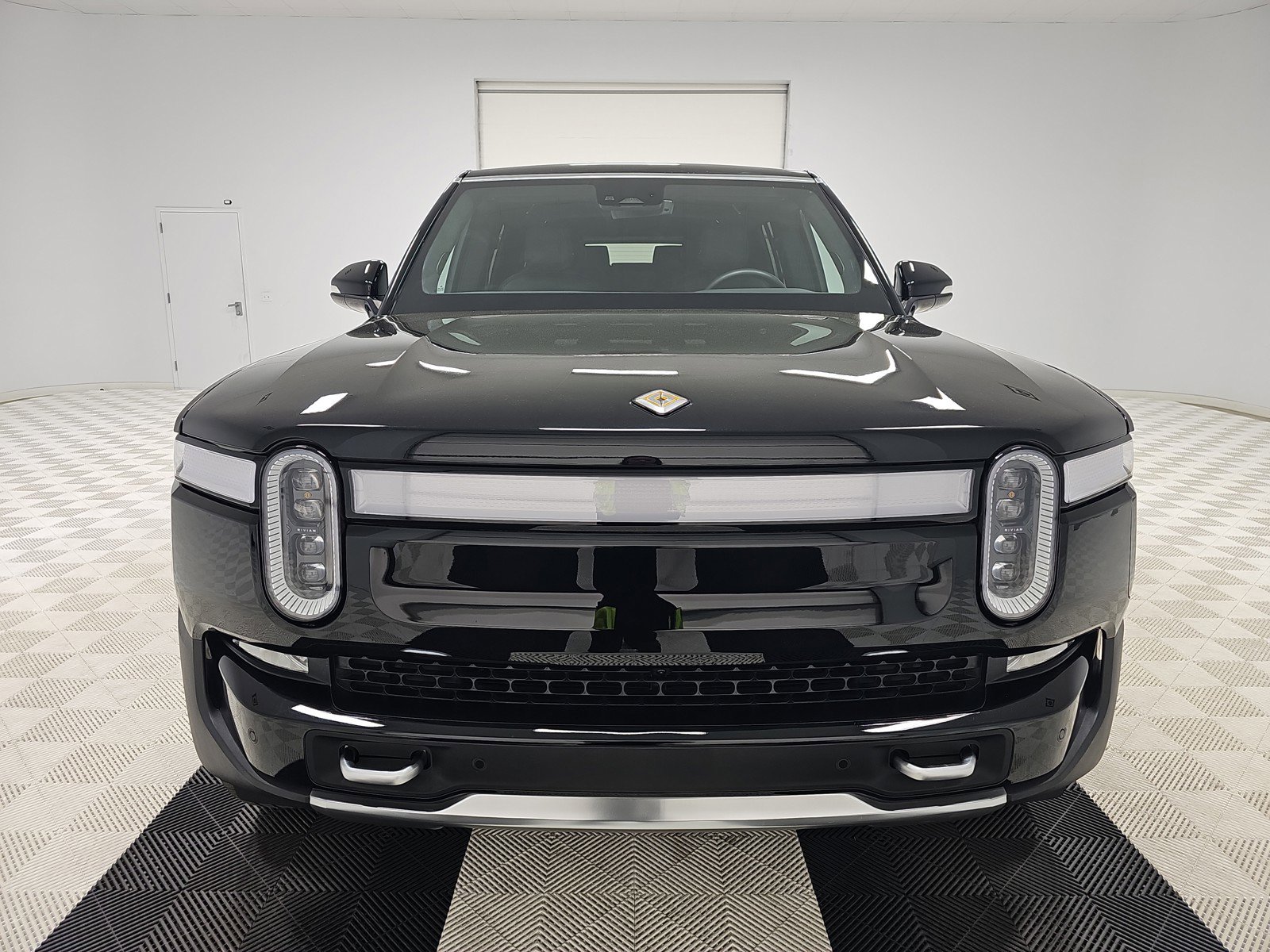 Used 2024 Rivian R1S Adventure AWD/4WD image 8