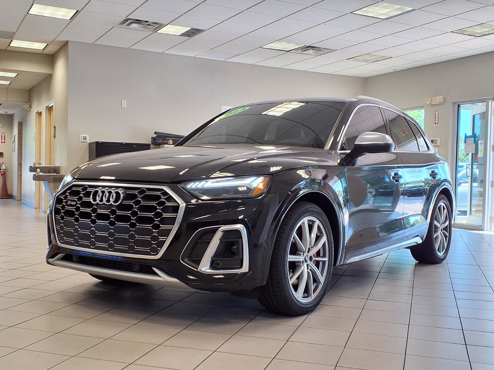 Used 2023 Audi SQ5 Prestige AWD/4WD image 1