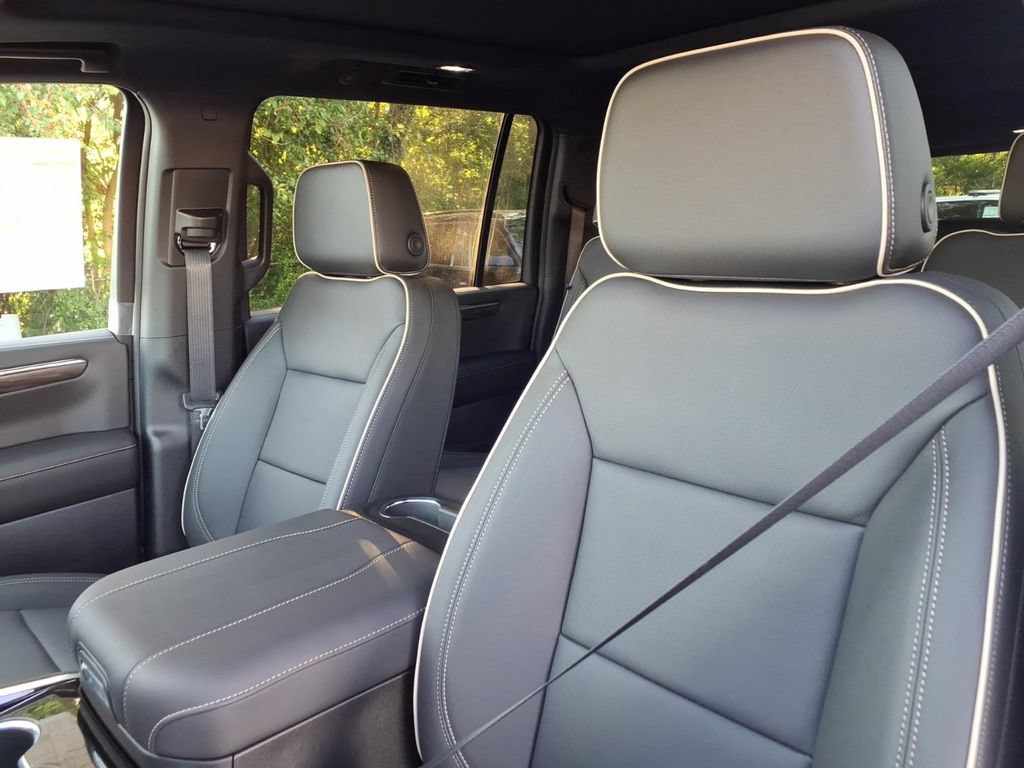 New 2026 Chevrolet Suburban Premier w/ Sun And Tow Package AWD/4WD image 12