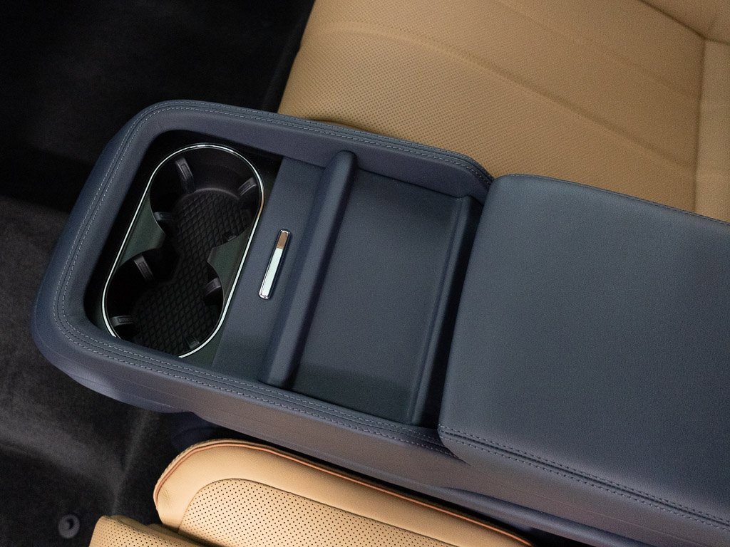 Certified 2025 Bentley Bentayga Extended Wheelbase image 27