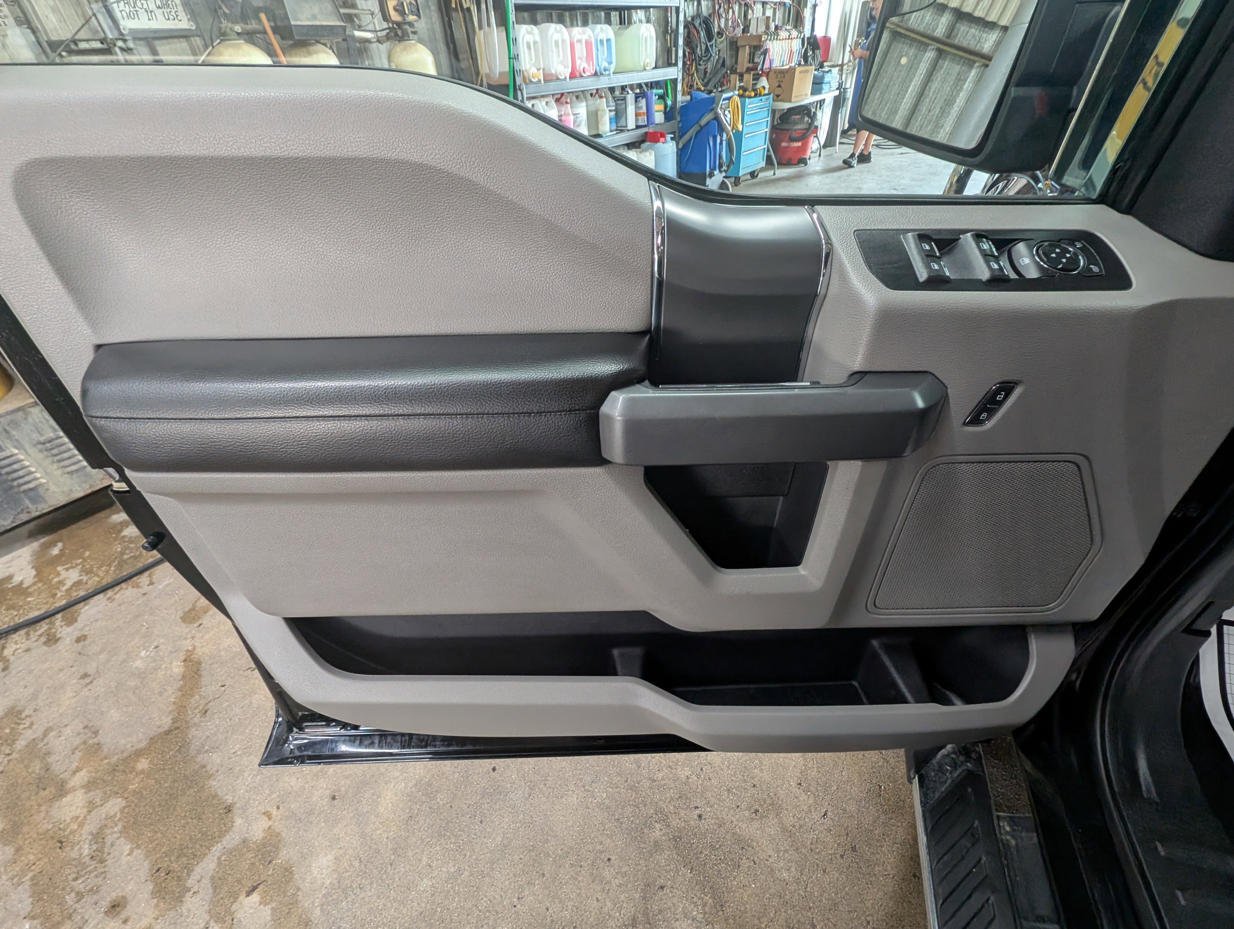 Used 2018 Ford F150 XLT w/ Equipment Group 302A Luxury image 11