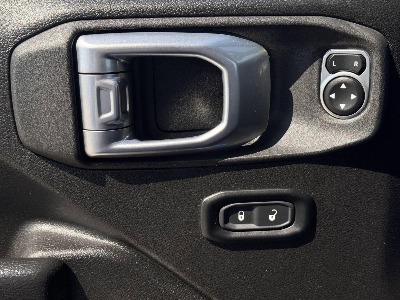 Used 2023 Jeep Wrangler Unlimited Sport AWD/4WD image 24