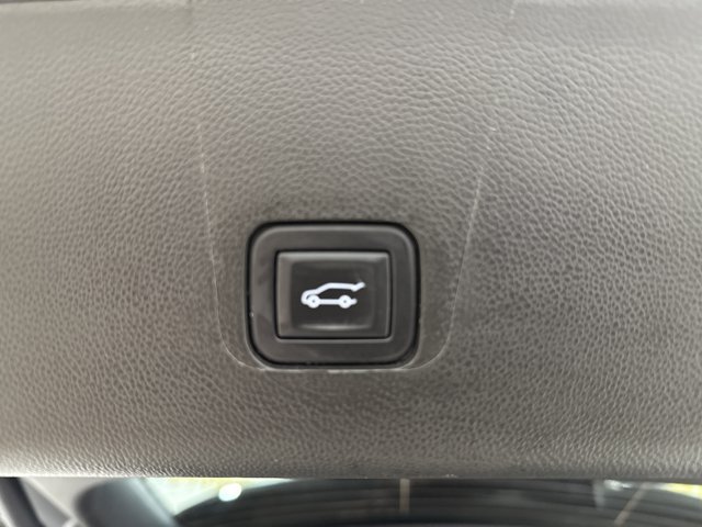 Used 2023 Chevrolet Traverse LT FWD image 28