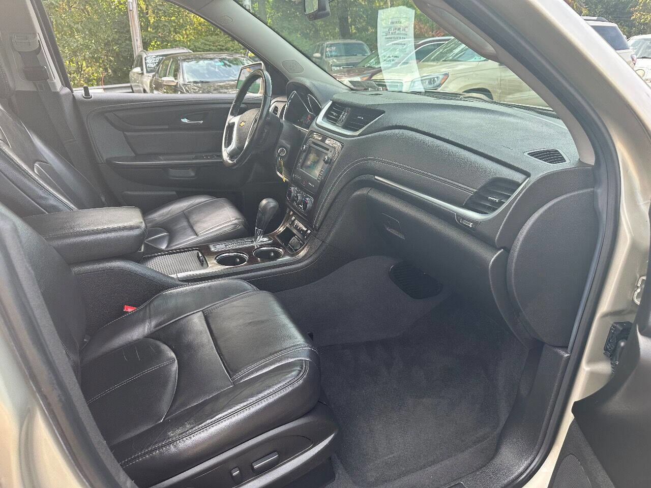 Used 2016 Chevrolet Traverse LT image 9
