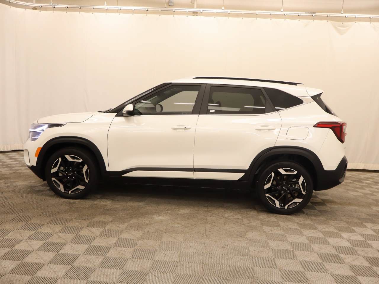 Used 2024 Kia Seltos SX AWD/4WD image 2