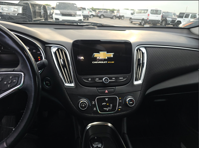 Used 2018 Chevrolet Malibu LT FWD image 11