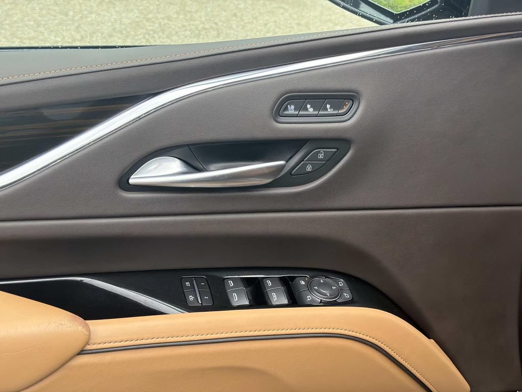 Used 2023 Cadillac Escalade Premium Luxury w/ LPO, Floor Liner Package AWD/4WD image 20