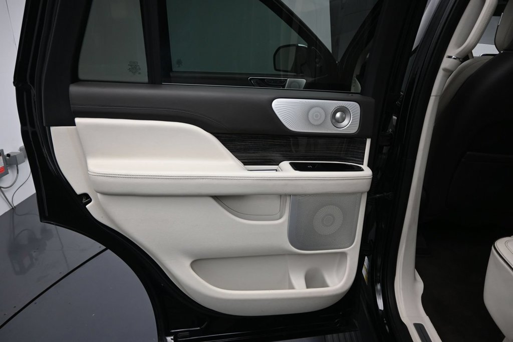 Used 2018 Lincoln Navigator Black Label AWD/4WD image 17