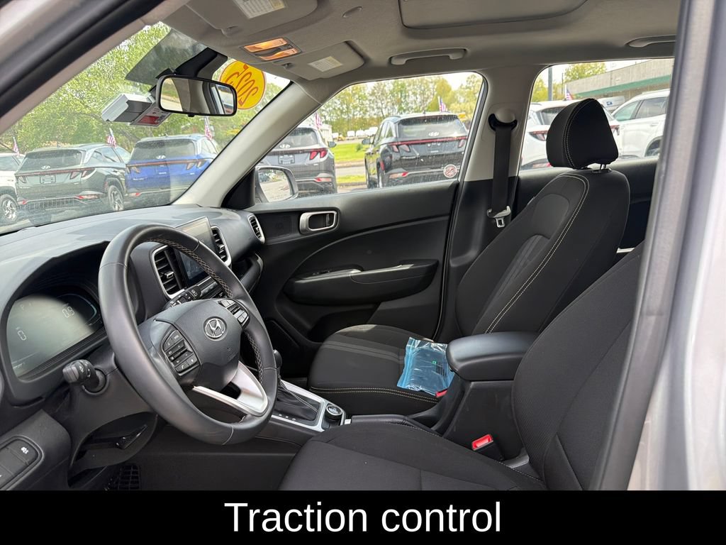 Used 2025 Hyundai Venue SEL FWD image 15