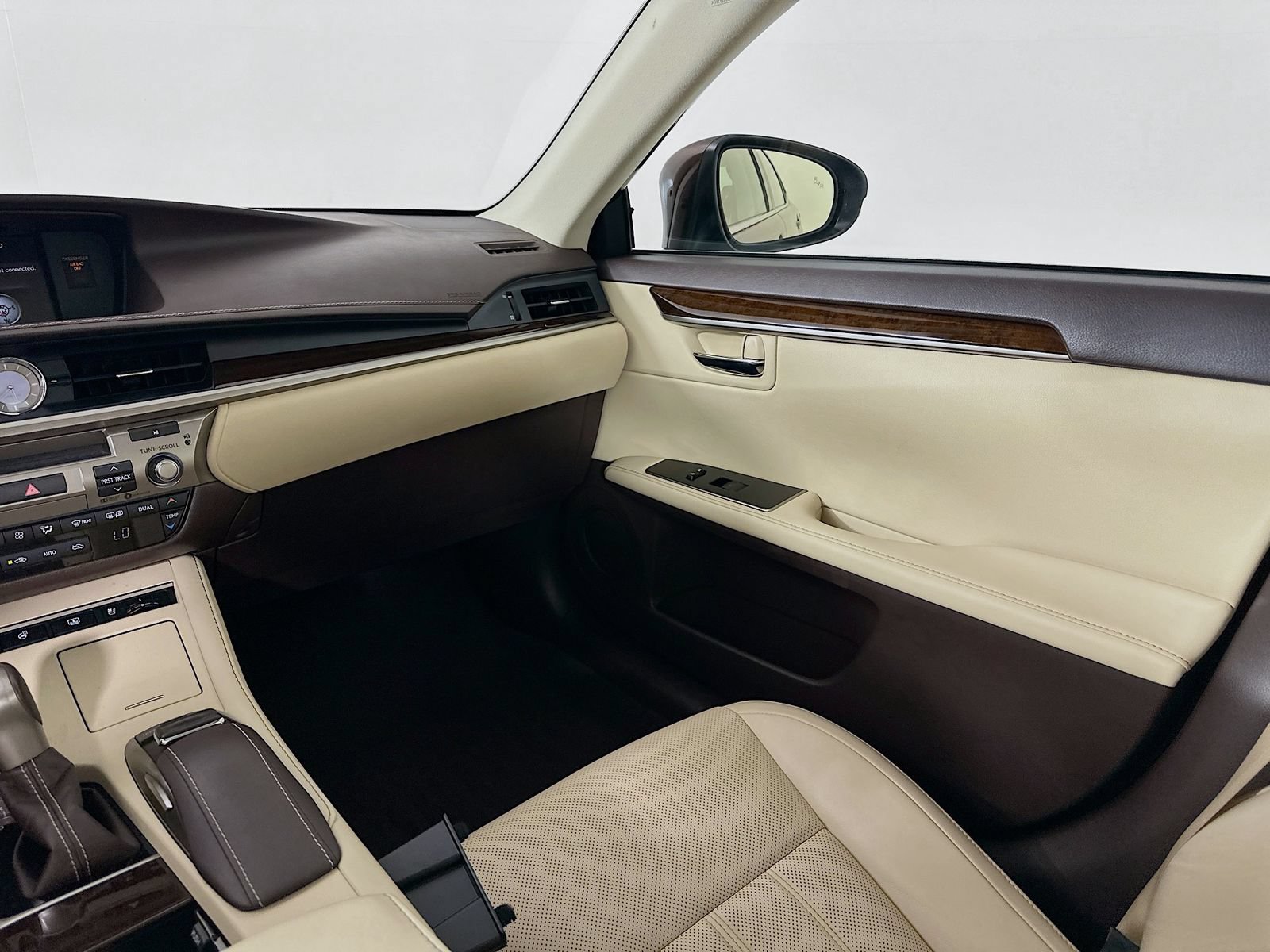 Used 2018 Lexus ES 350 w/ Luxury Package w/Wood Trim FWD image 23