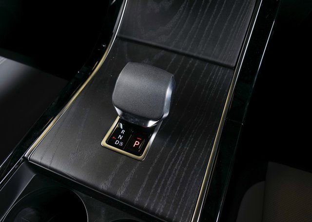 New 2026 Land Rover Range Rover Velar Dynamic SE image 14