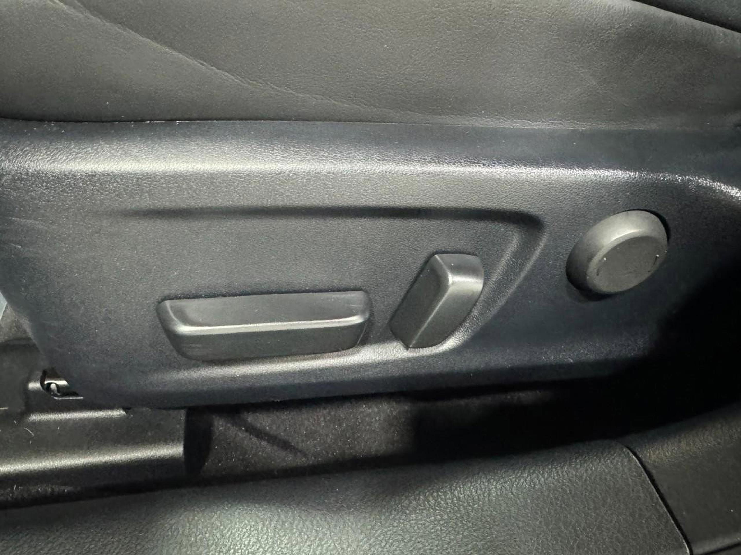 Used 2020 Lexus IS 300 F Sport w/ Blackline Edition image 25