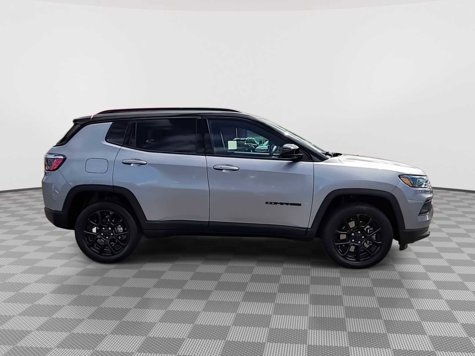 Used 2023 Jeep Compass Altitude w/ Sun and Sound Group image 9