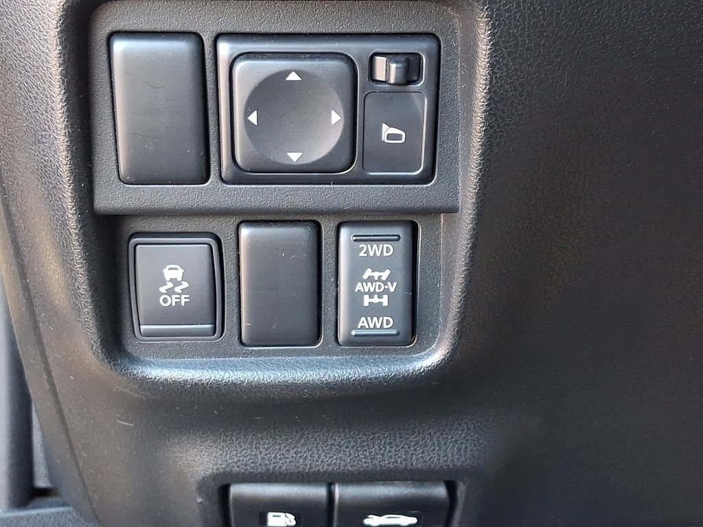 Used 2013 Nissan Juke SV AWD/4WD image 24