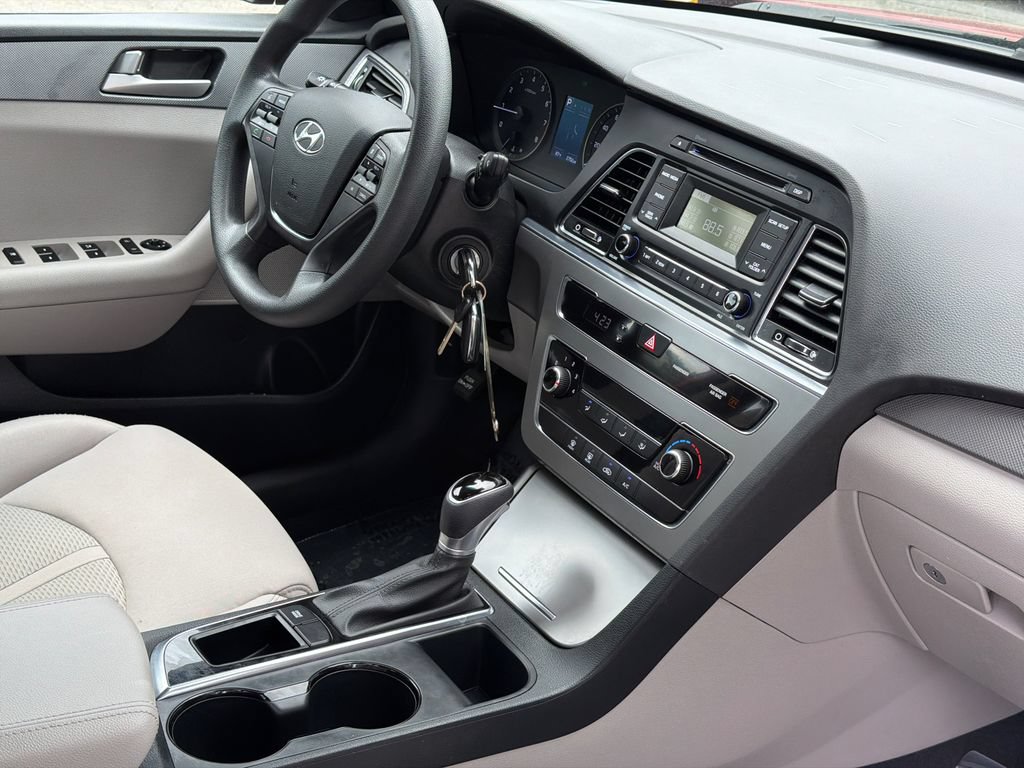 Used 2017 Hyundai Sonata SE FWD image 7