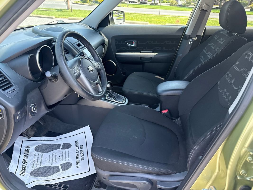 Used 2012 Kia Soul + w/ Audio Pkg image 10