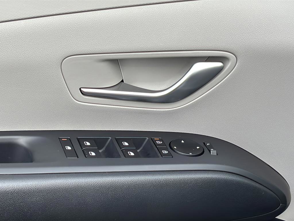 Certified 2025 Hyundai Tucson SE image 16