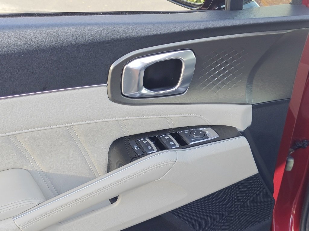 Used 2022 Kia Sorento SX image 9