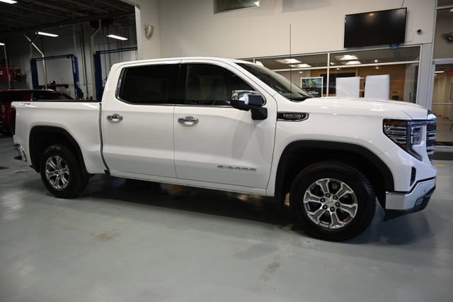 Used 2022 GMC Sierra 1500 SLT w/ SLT Convenience Package AWD/4WD image 4
