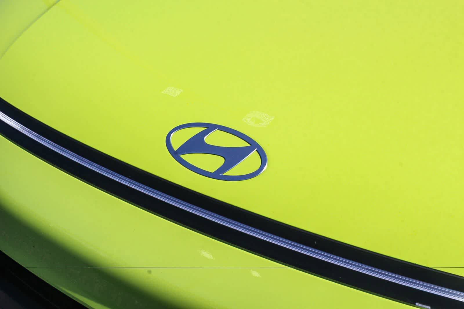 Certified 2025 Hyundai Kona SEL AWD/4WD image 14