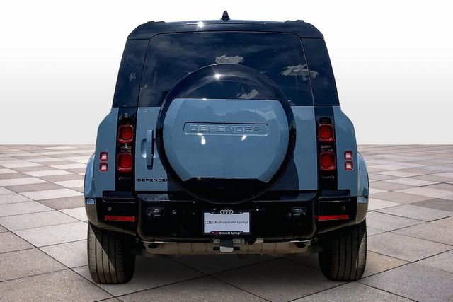 Used 2025 Land Rover Defender 110 X-Dynamic SE image 4