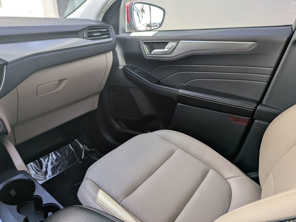Used 2022 Ford Escape Titanium AWD/4WD image 19