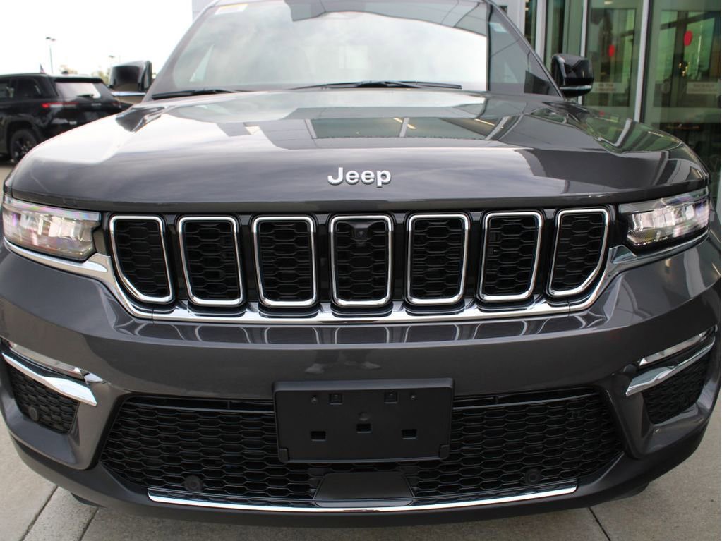New 2025 Jeep Grand Cherokee Limited w/ Luxury Tech Group II image 2