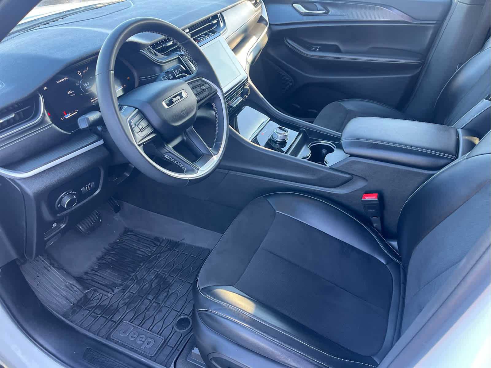 Used 2023 Jeep Grand Cherokee L Laredo image 31