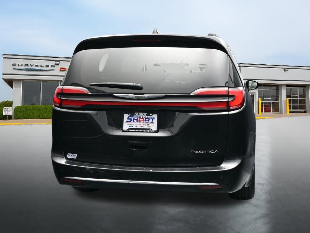Used 2023 Chrysler Pacifica Limited FWD image 4