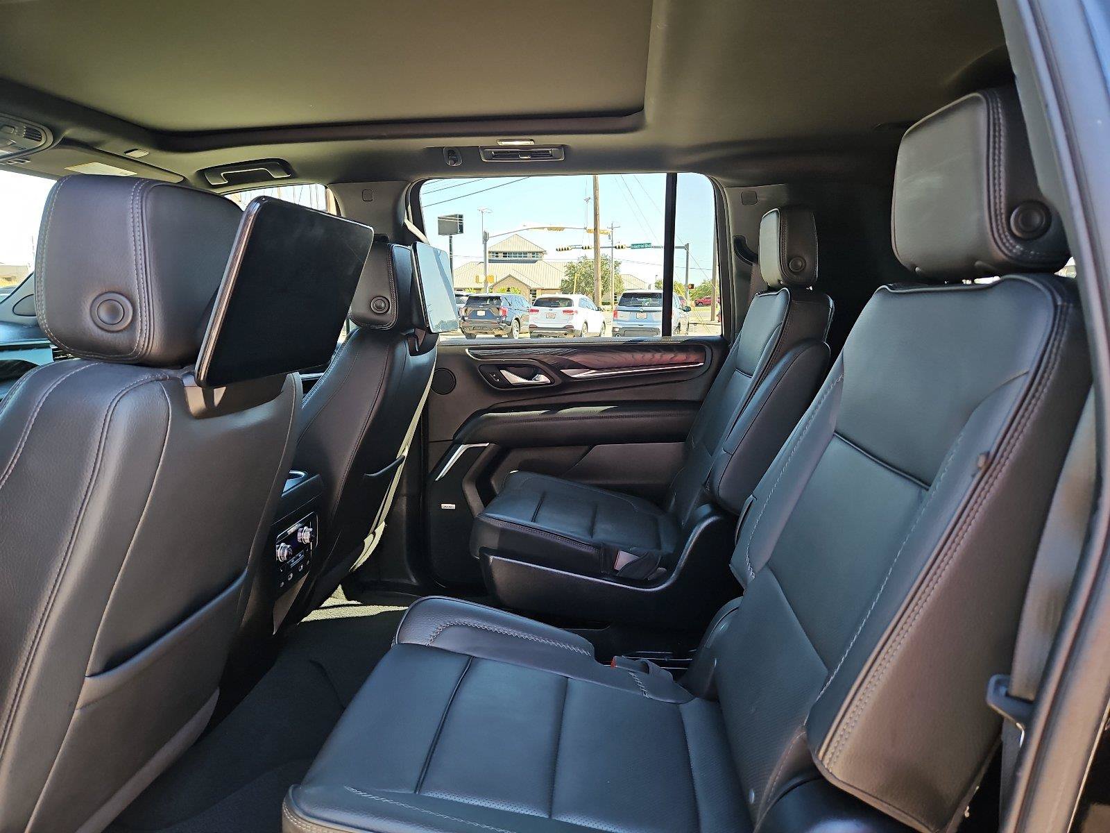 Used 2024 GMC Yukon XL Denali w/ Denali Reserve Package AWD/4WD image 16