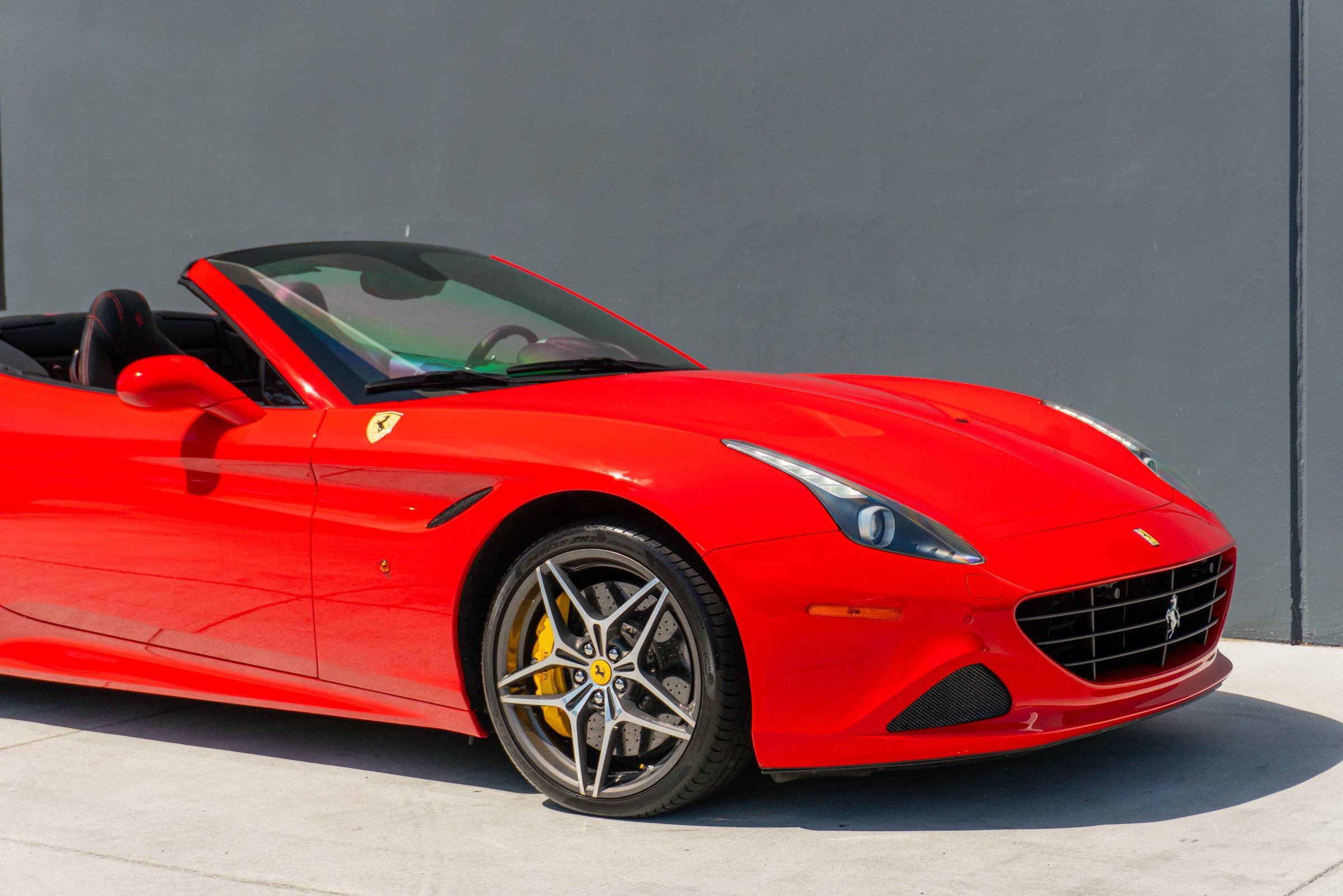 Used 2017 Ferrari California T RWD image 37
