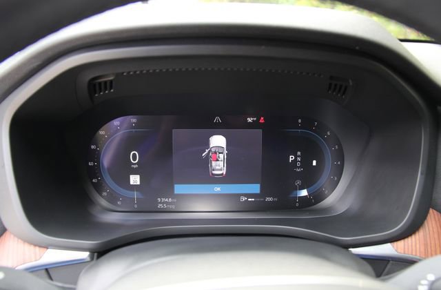 Used 2023 Volvo XC60 B5 Plus w/ Protection Package Premier image 19