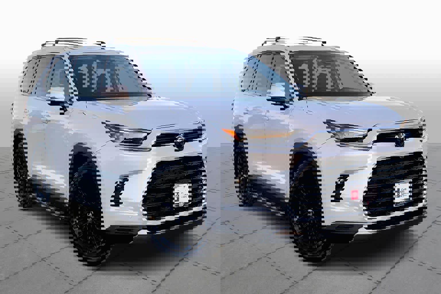 Used 2025 Toyota Grand Highlander FWD image 2