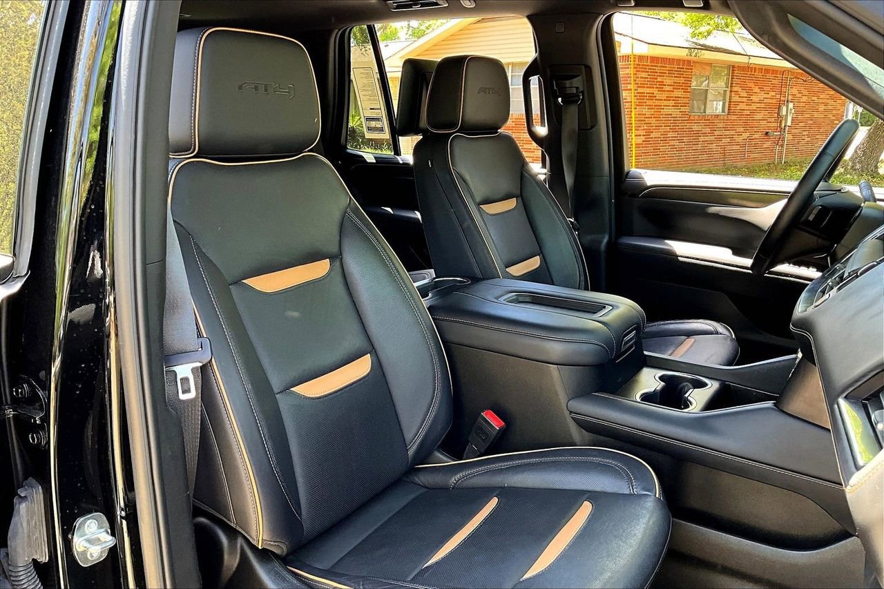 Used 2024 GMC Yukon AT4 w/ Technology Package AWD/4WD image 29