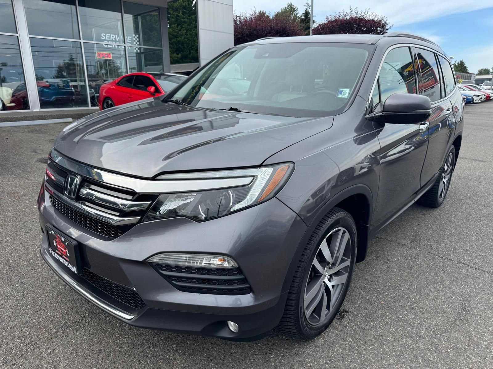 Used 2017 Honda Pilot Touring image 1