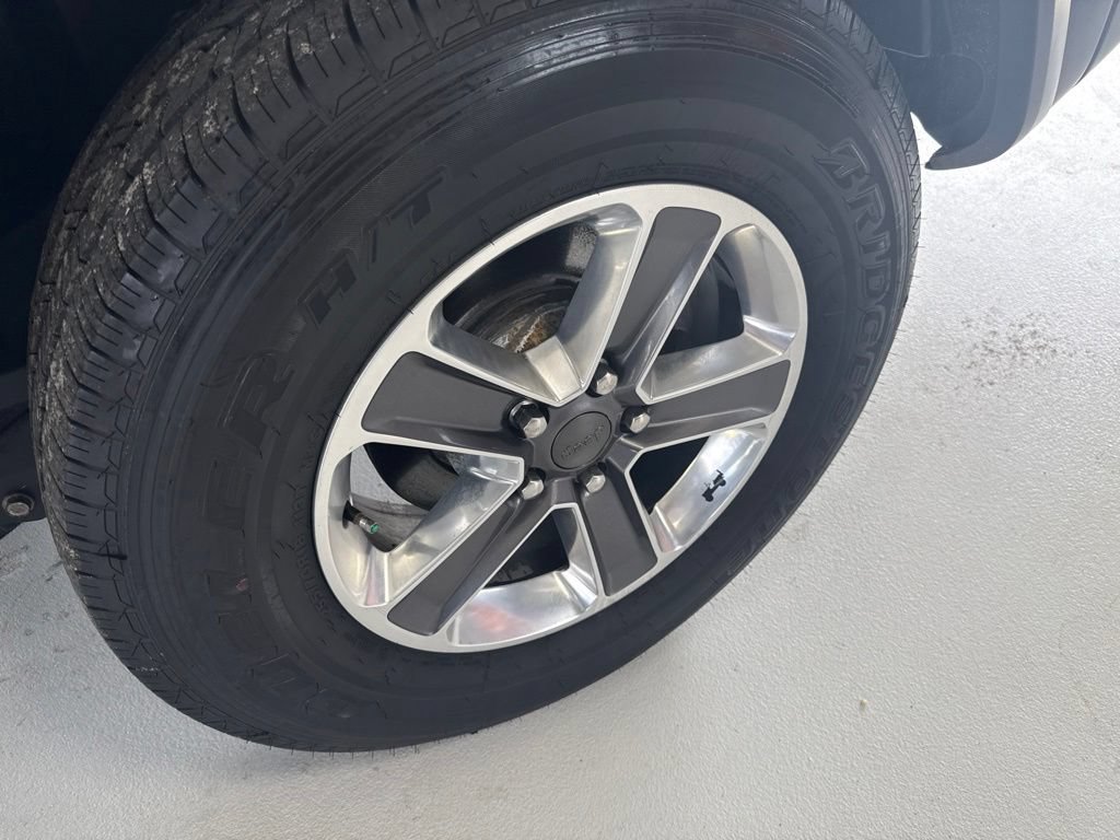 Used 2020 Jeep Wrangler Unlimited Sahara AWD/4WD image 16
