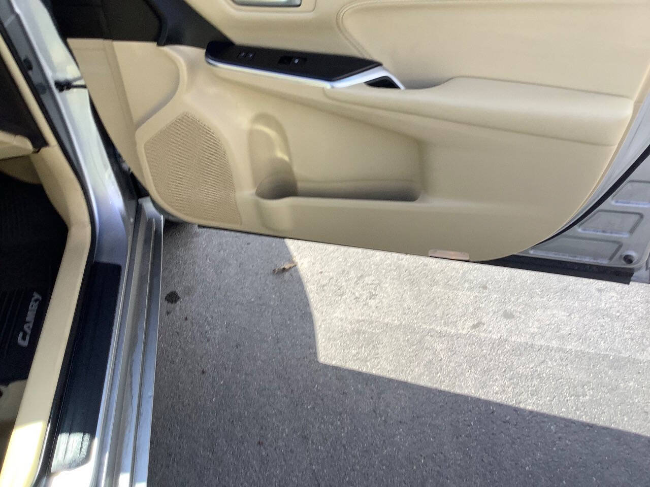 Used 2017 Toyota Camry XLE FWD image 34