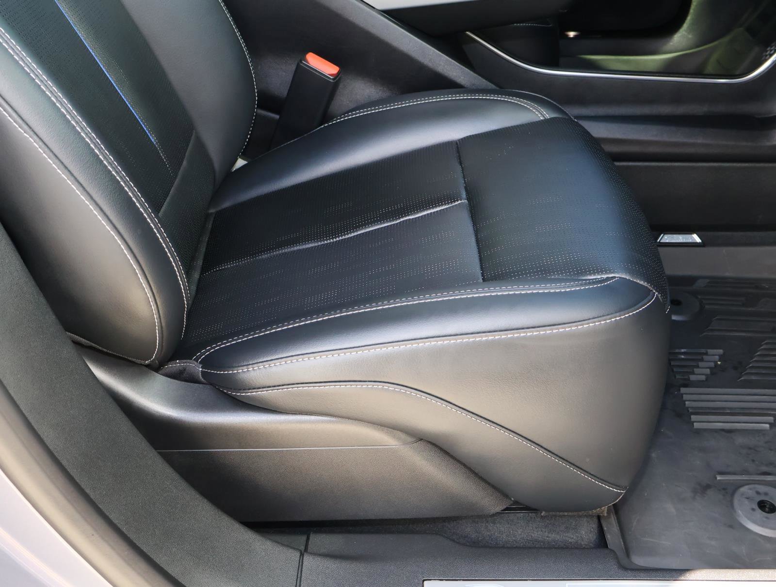 Certified 2024 Cadillac Lyriq Luxury w/ LPO, Floor Liner Package AWD/4WD image 24