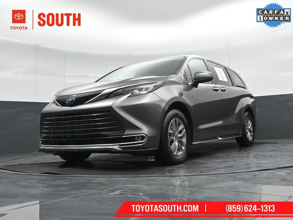Used 2023 Toyota Sienna XLE image 49