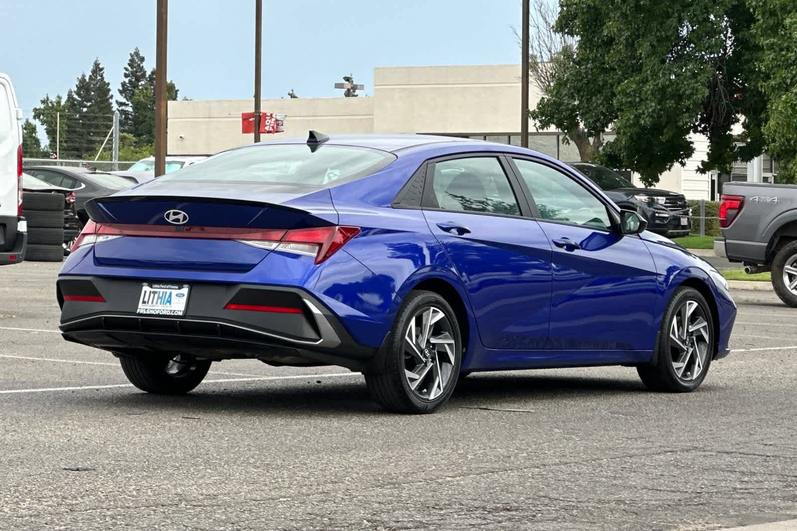 Used 2025 Hyundai Elantra Sport FWD image 2