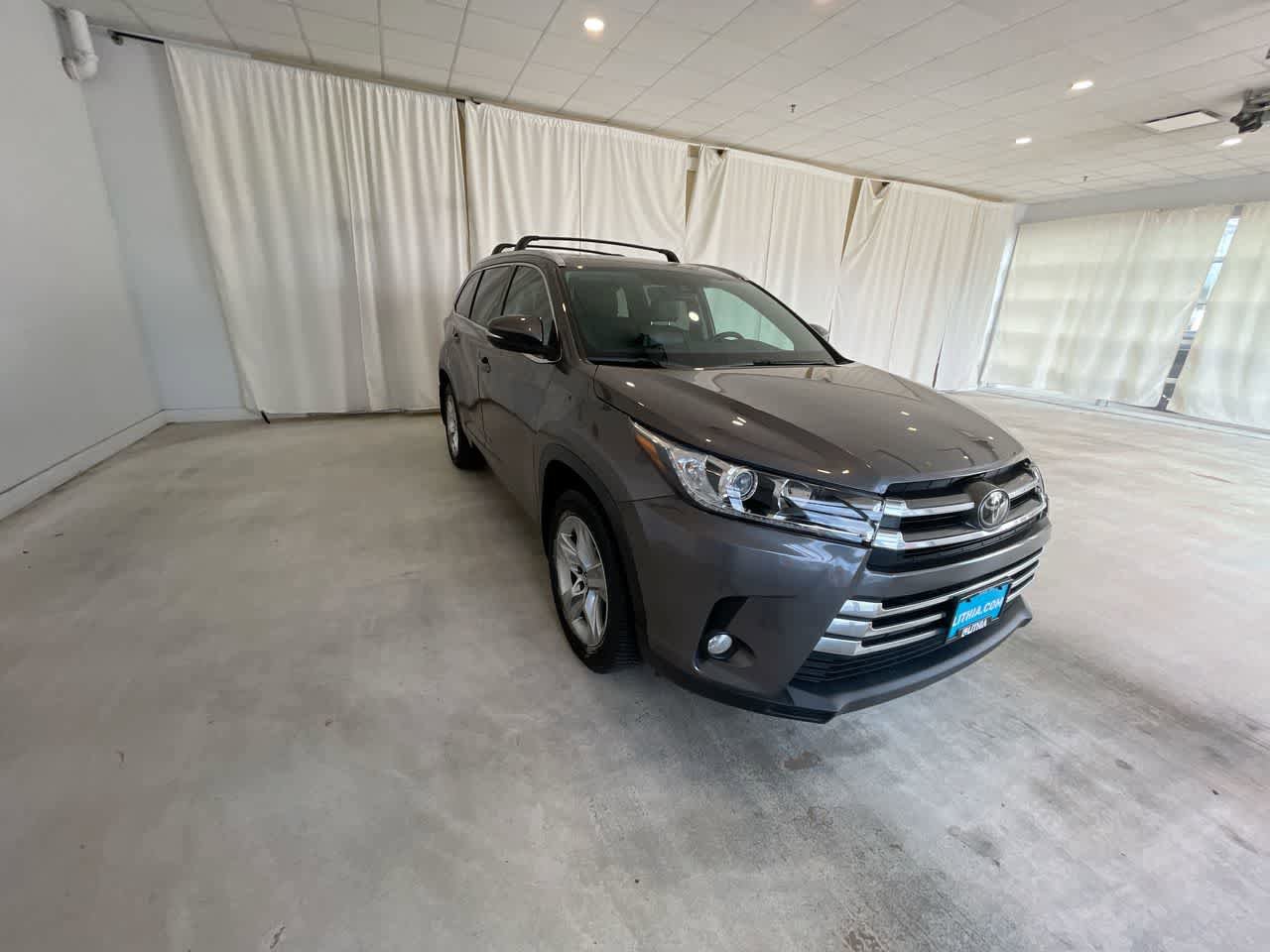 Used 2017 Toyota Highlander Limited w/ Carpet Mat Package AWD/4WD image 3