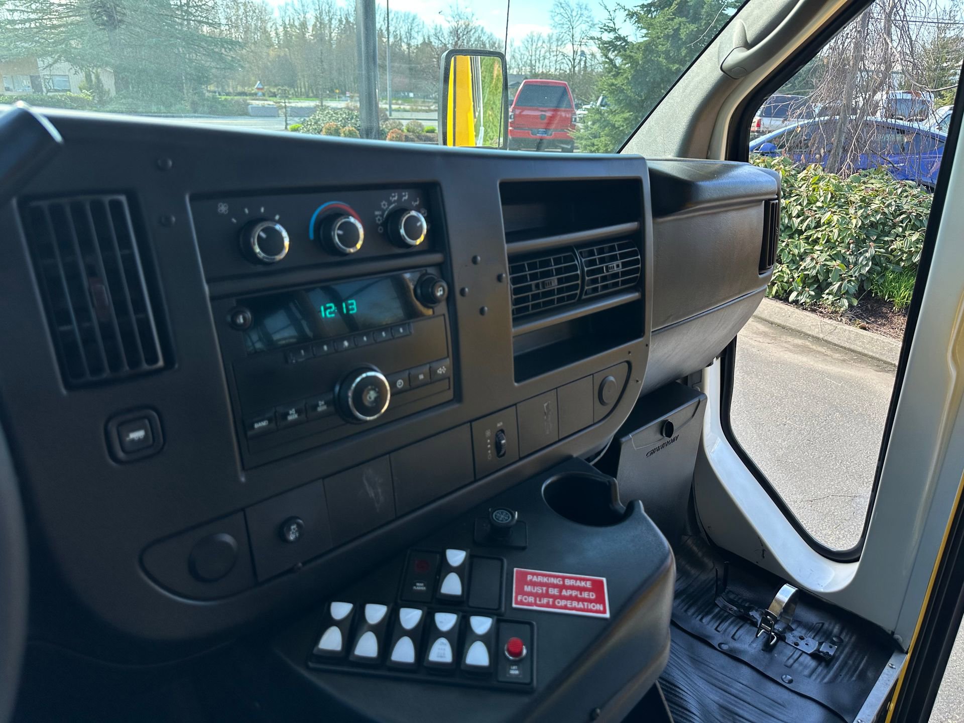 Used 2014 Chevrolet Express 3500 RWD image 10