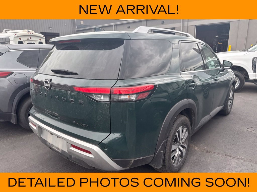 Used 2022 Nissan Pathfinder SL w/ SL Black Package AWD/4WD image 4