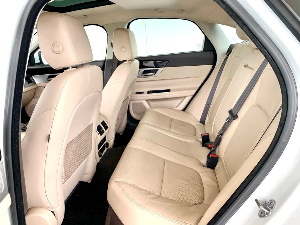 Used 2016 Jaguar XF Prestige RWD image 14