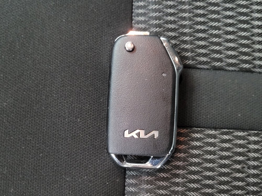 Used 2023 Kia Sorento LX image 32